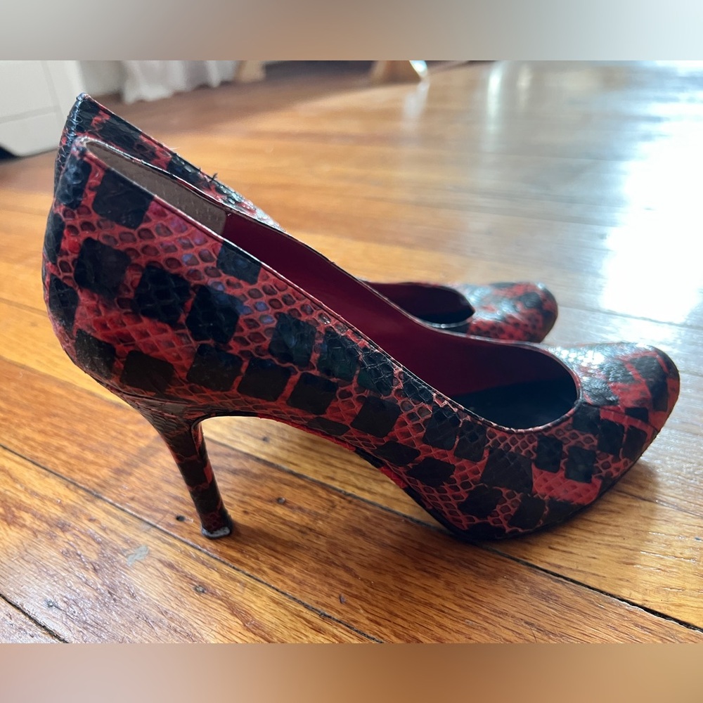Max Studio red/black Snakeskin heels